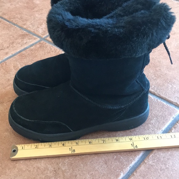 Ugg black leather sheepskin winter boots shoes size W9 - Picture 10 of 16